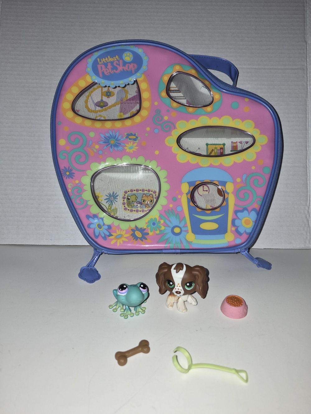 Littlest Pet Shop LPS Carry Case With Cocker Spaniel #156  Frog #155